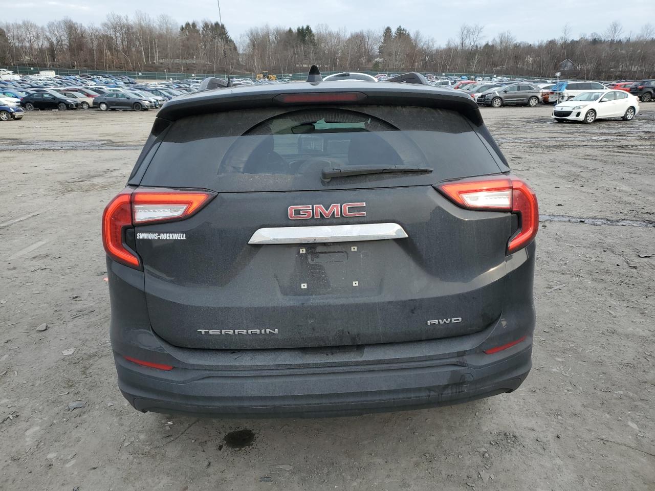 2022 GMC Terrain - Image 6