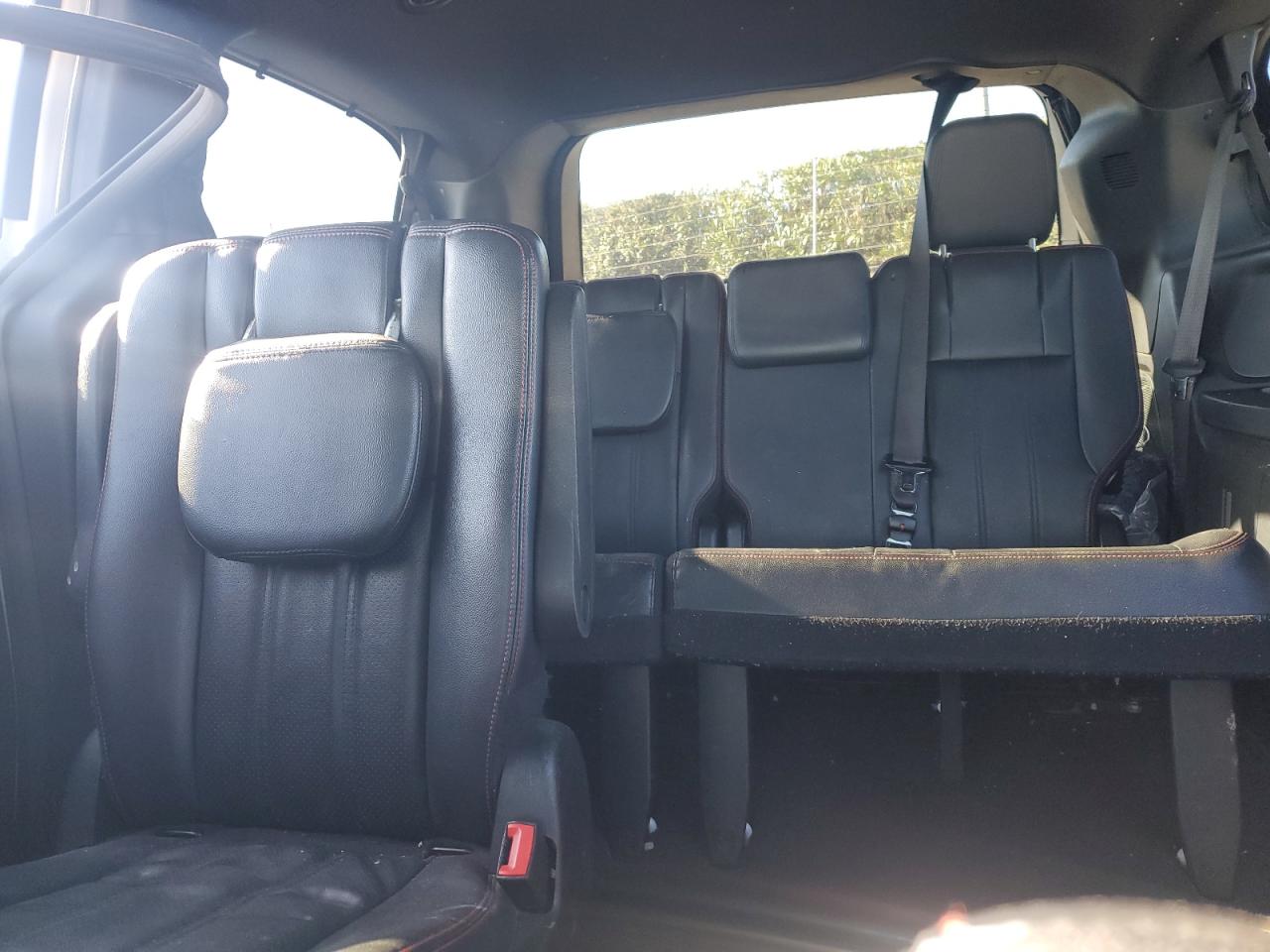 2017 Dodge Caravan - Image 10