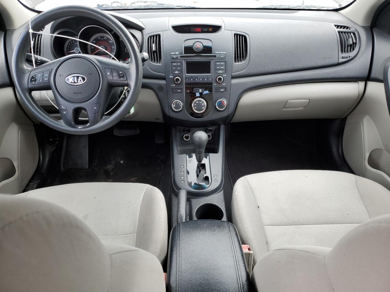 2010 Kia Forte - Image 8