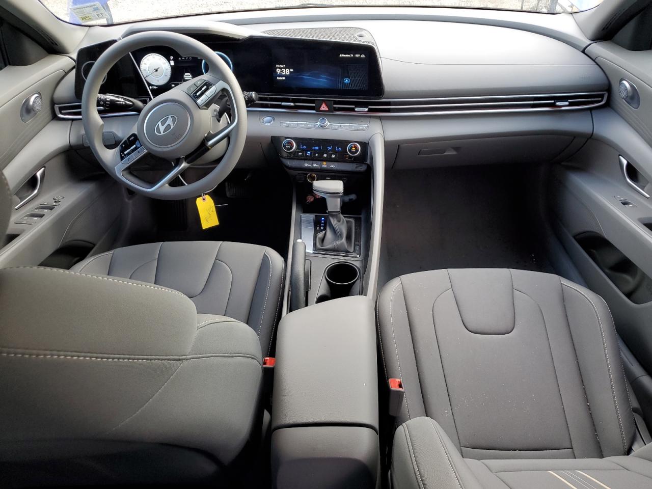 2024 Hyundai Elantra - Image 8