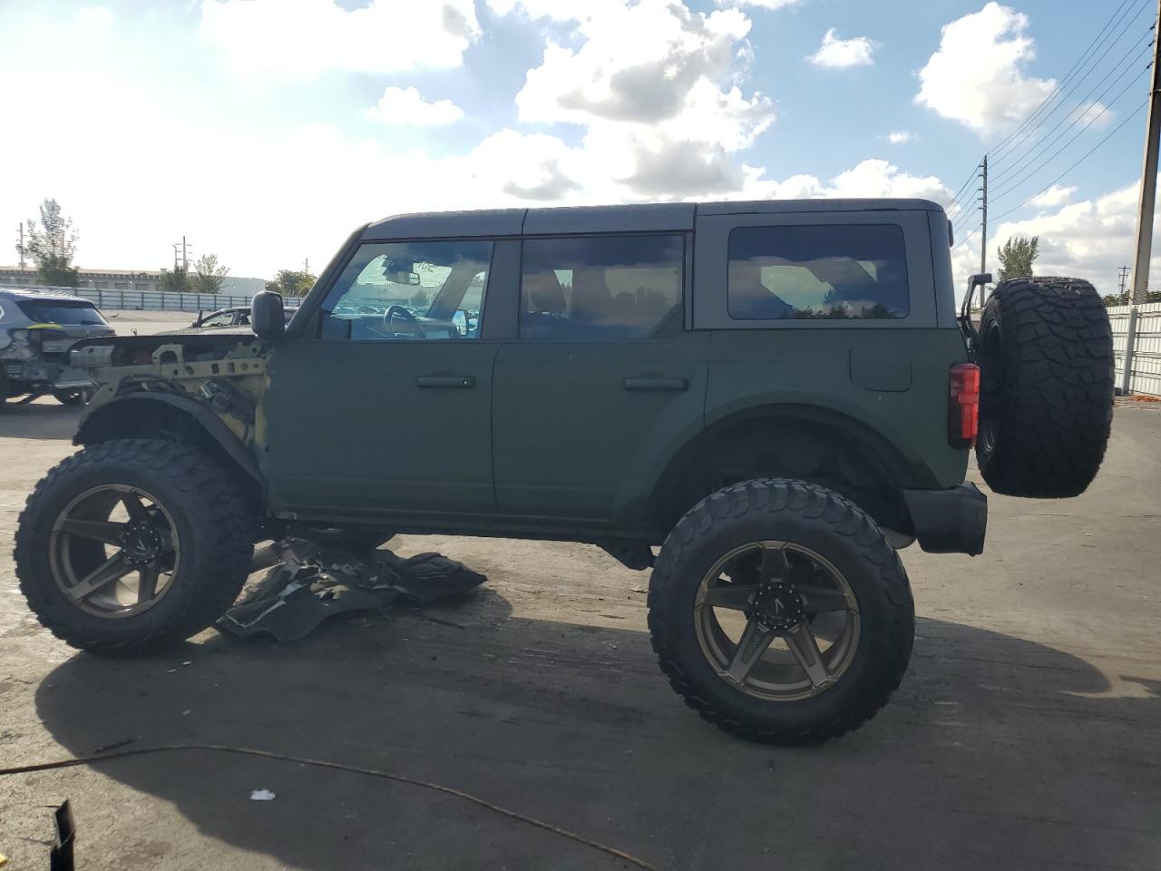 2022 Ford Bronco - Image 2