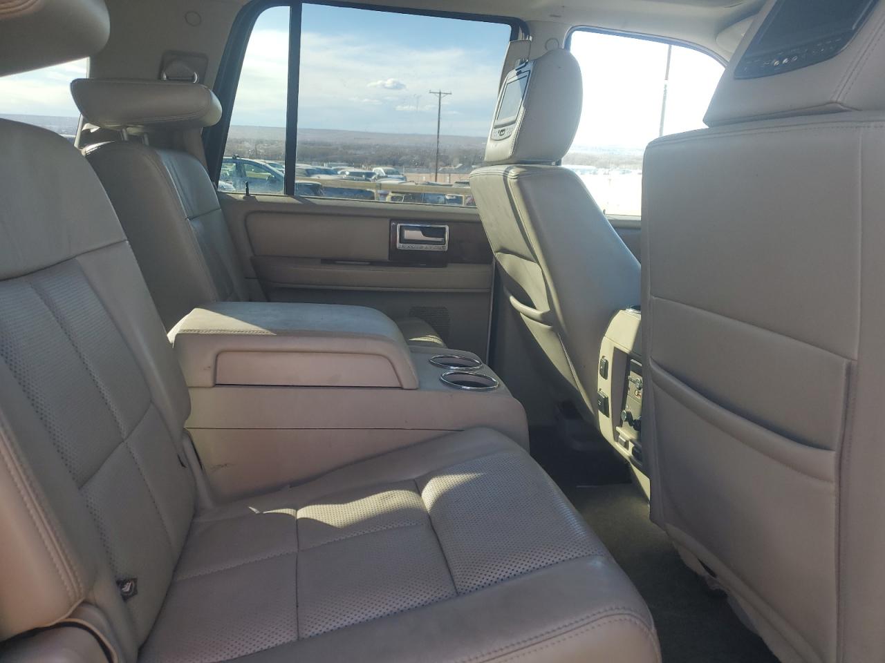 2012 Lincoln Navigator - Image 11