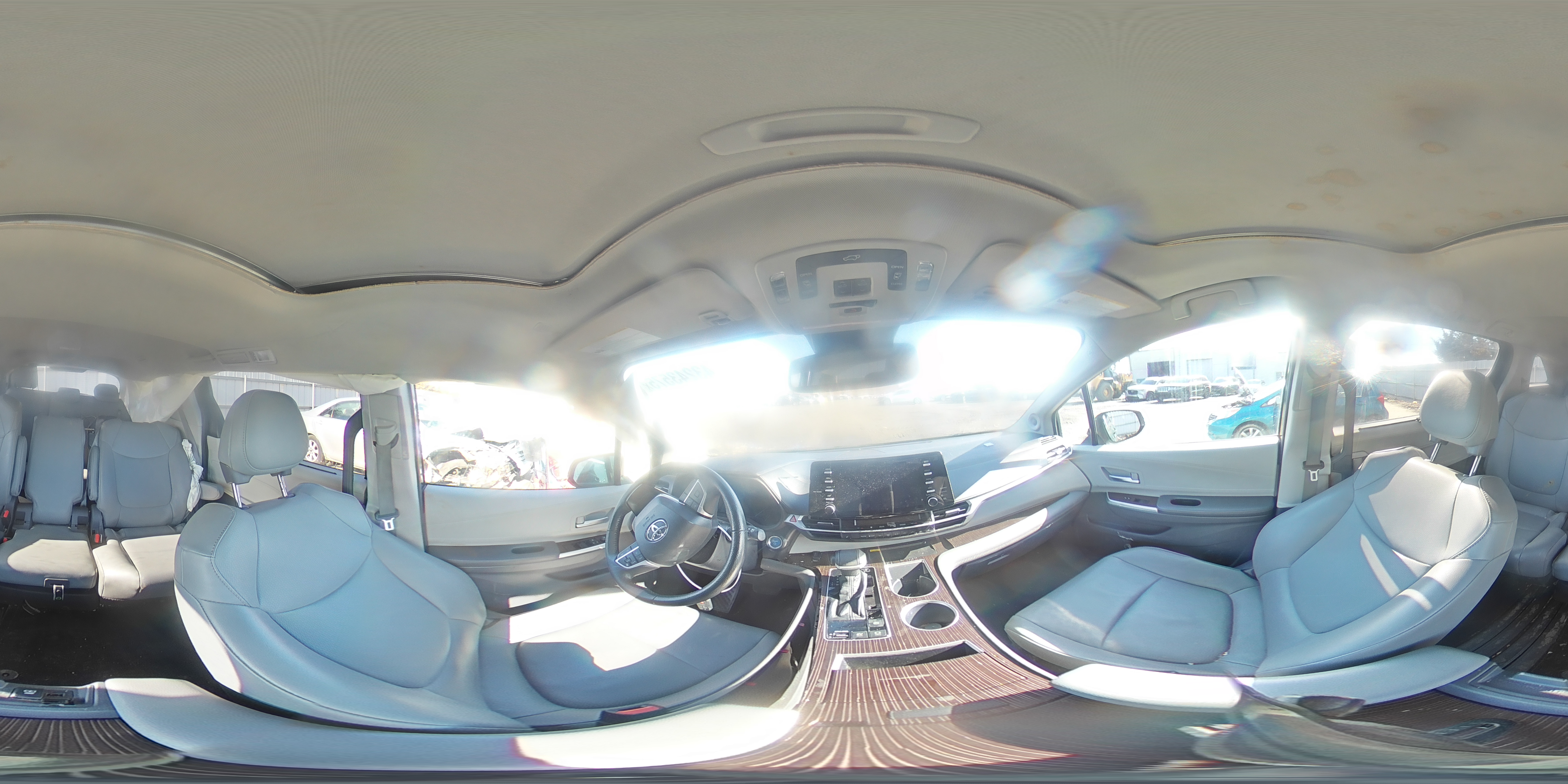 2021 Toyota Sienna - Image 12