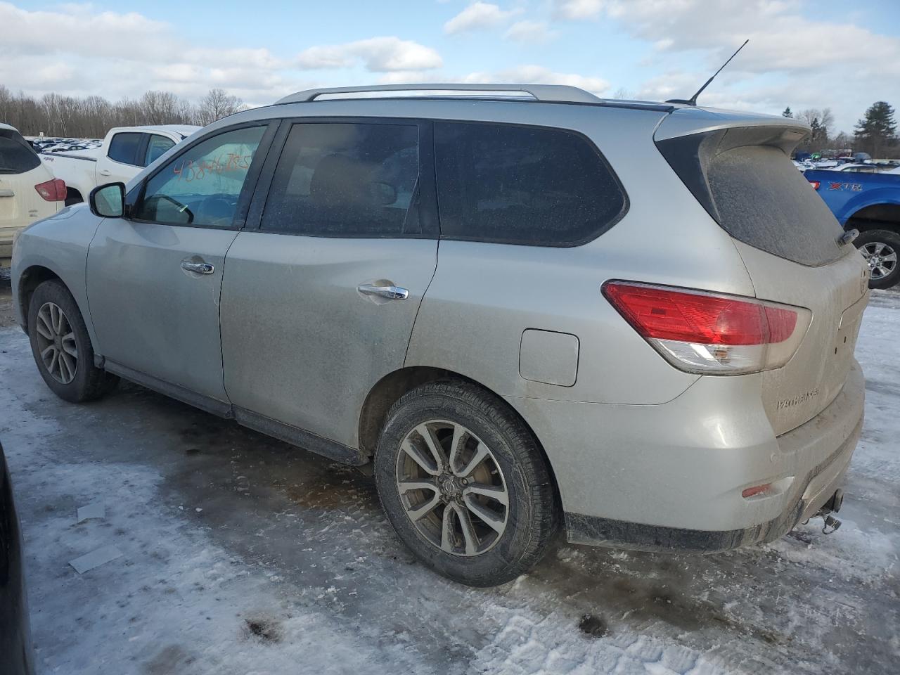 2016 Nissan Pathfinder - Image 2