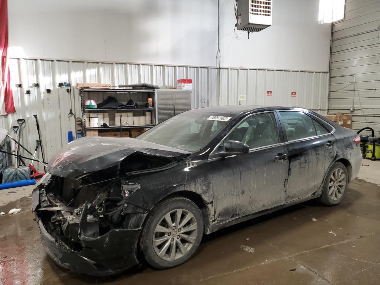 2016 Toyota Camry Le на продаже в Des Moines, IA - Front End