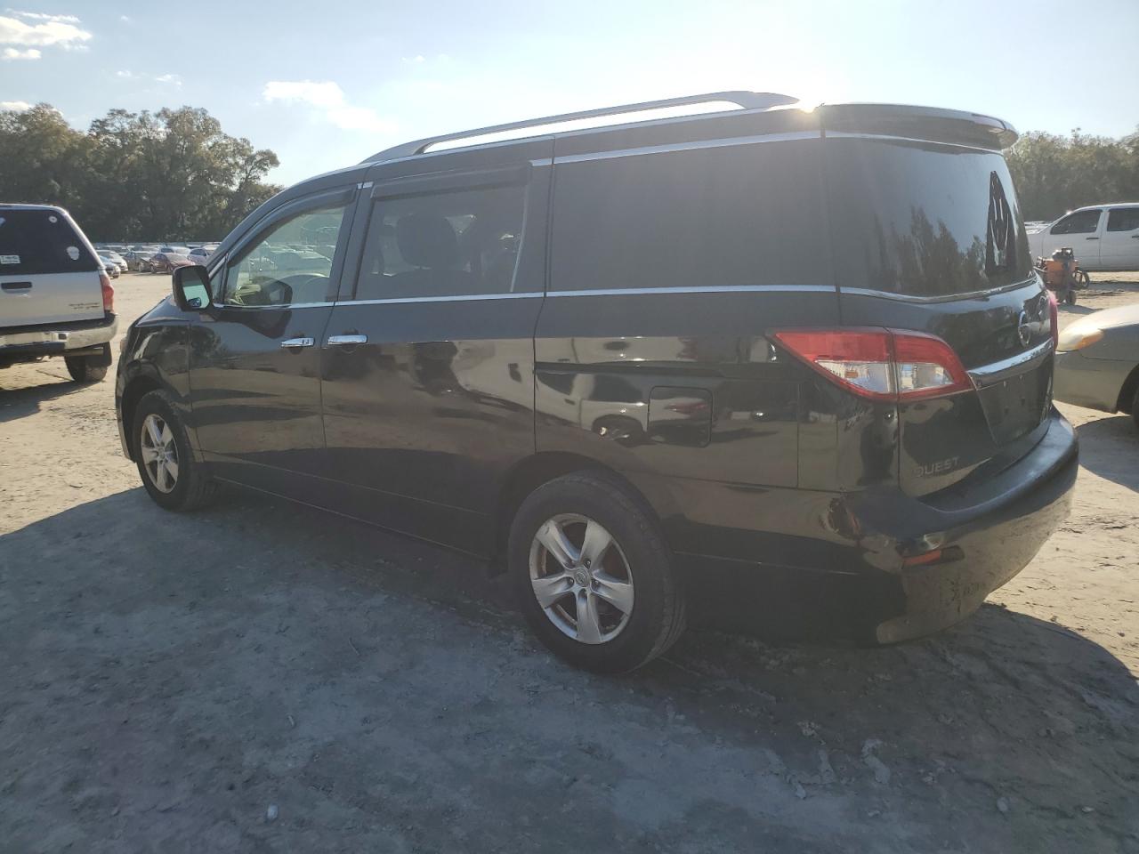 2013 Nissan Quest - Image 2