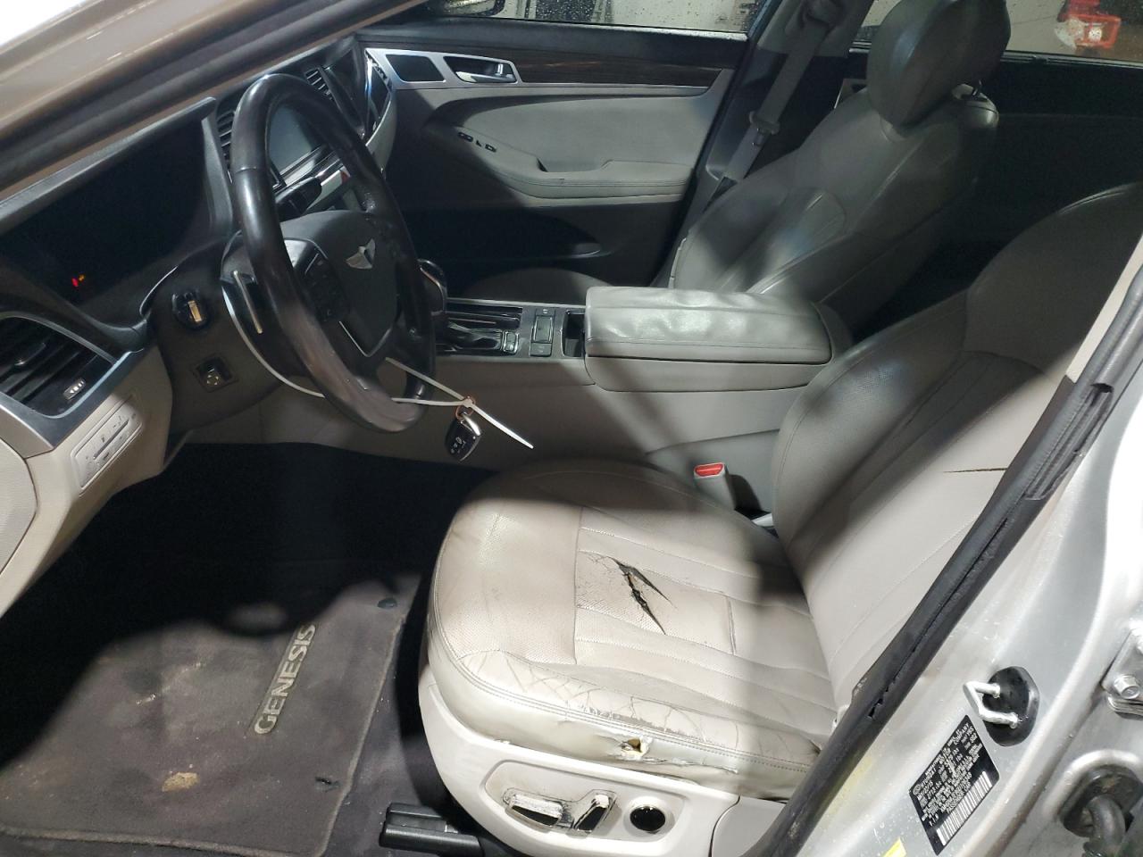 2016 Hyundai Genesis - Image 7