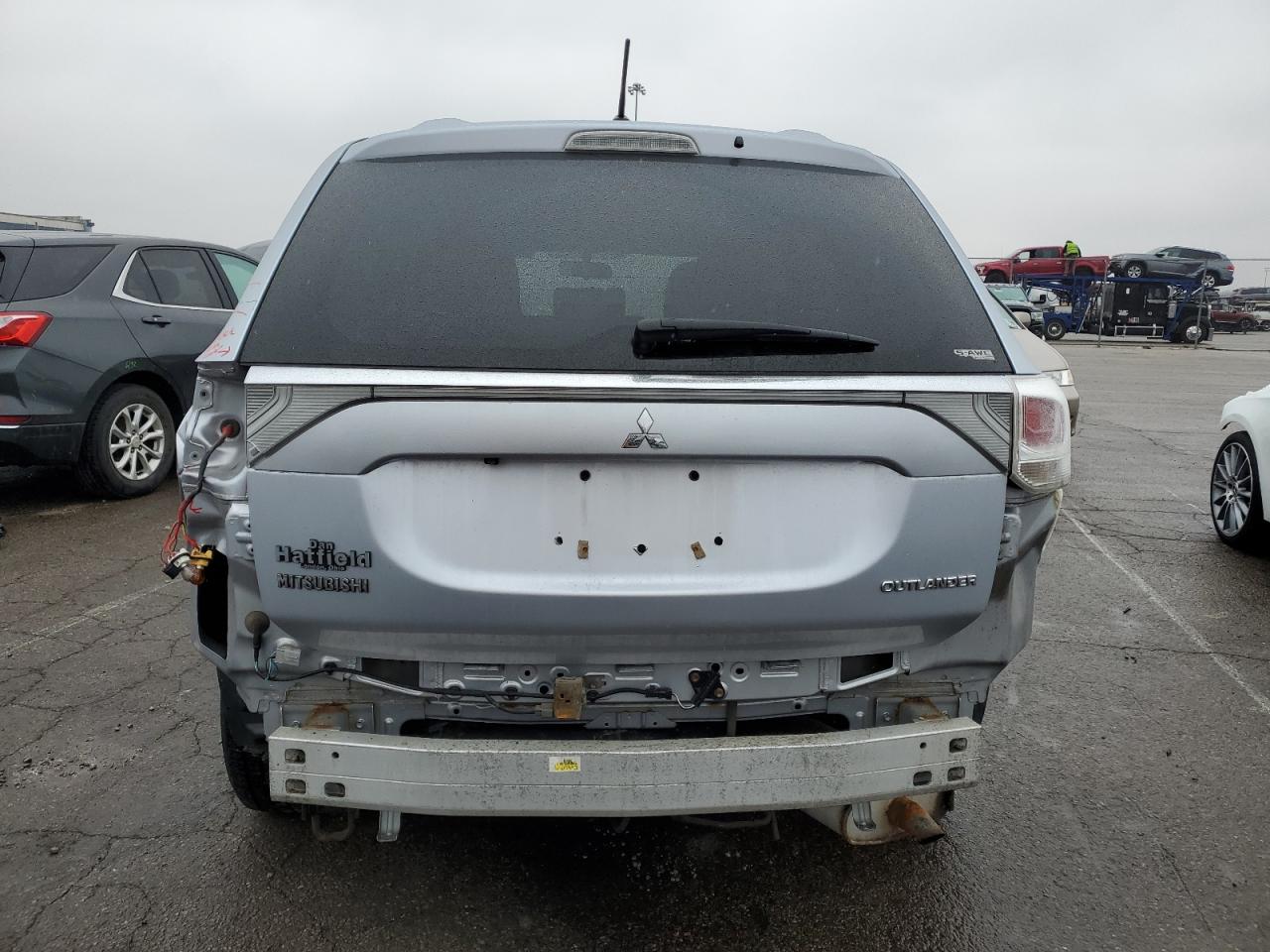2014 Mitsubishi Outlander - Image 6