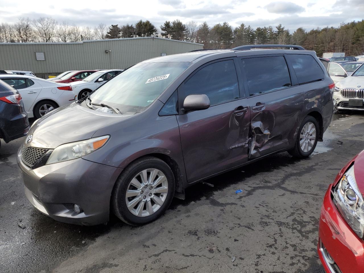 2013 Toyota Sienna - Image 1