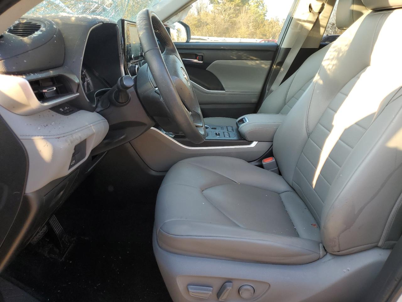 2022 Toyota Highlander - Image 7