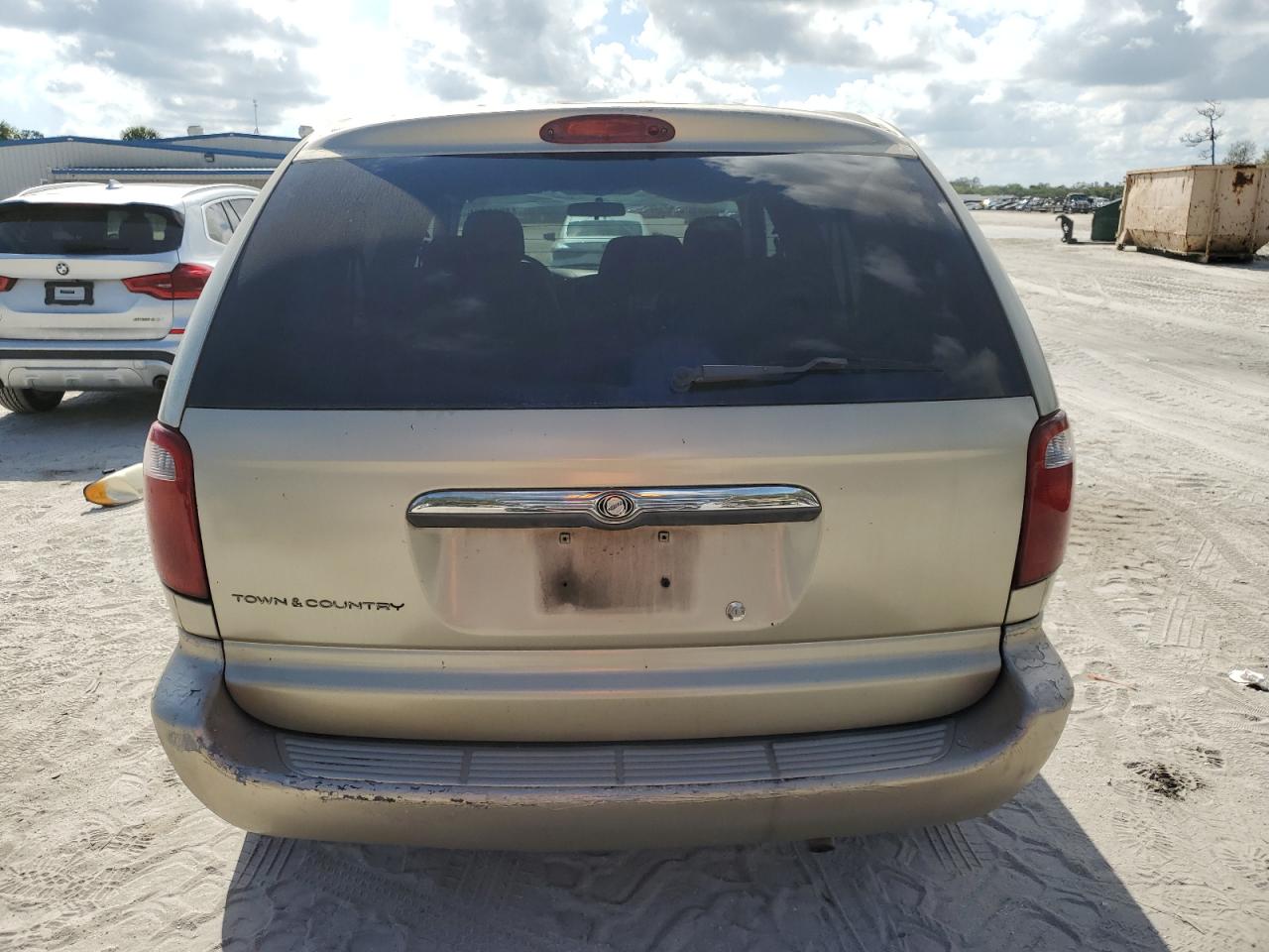 2005 Chrysler Town & Country - Image 6
