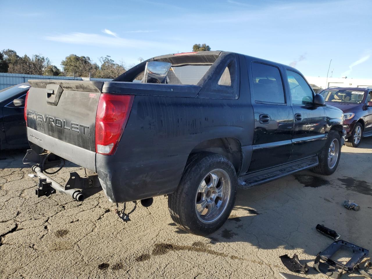 2004 Chevrolet Avalanche - Image 3
