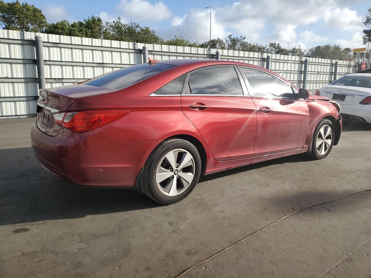 2012 Hyundai Sonata - Image 3