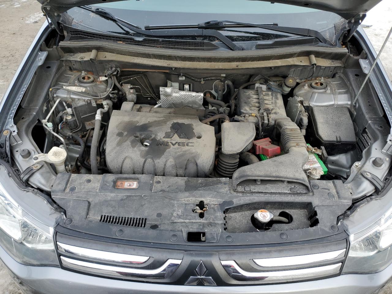 2014 Mitsubishi Outlander - Image 12