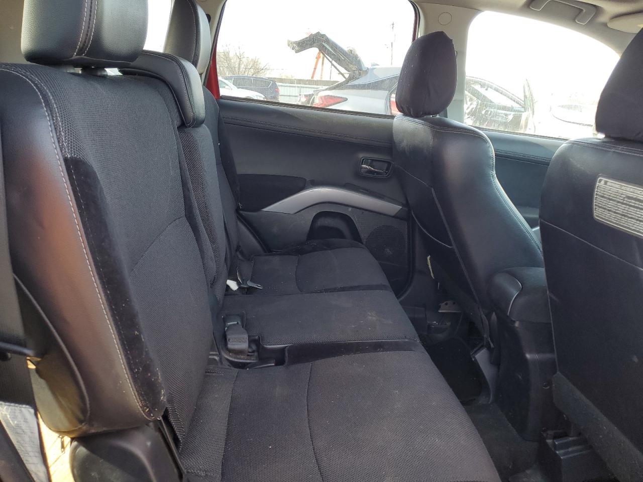 2011 Mitsubishi Outlander - Image 11