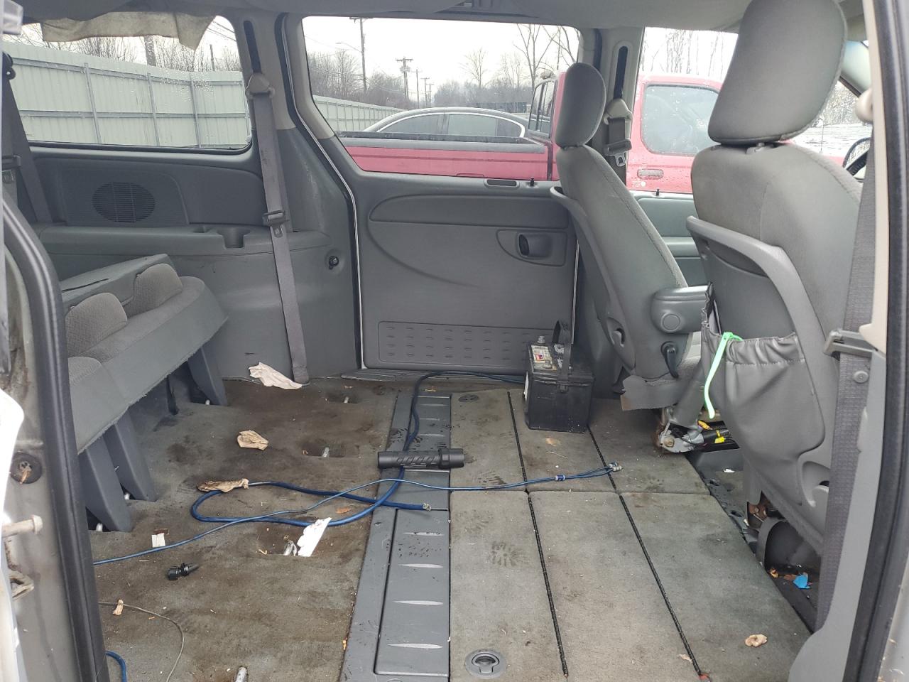 2007 Chrysler Town & Country - Image 11
