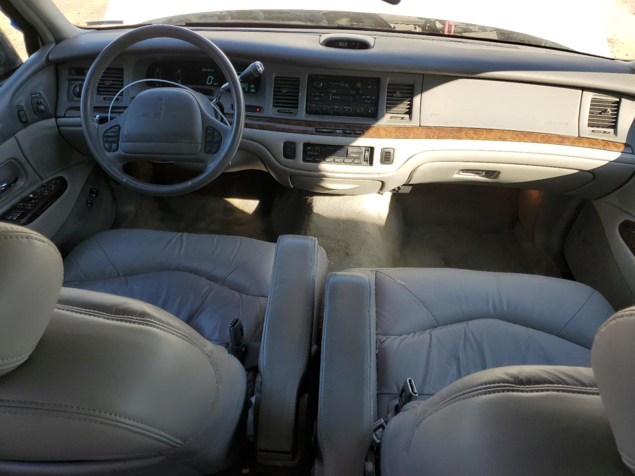 1997 Lincoln Town Car - Image 8