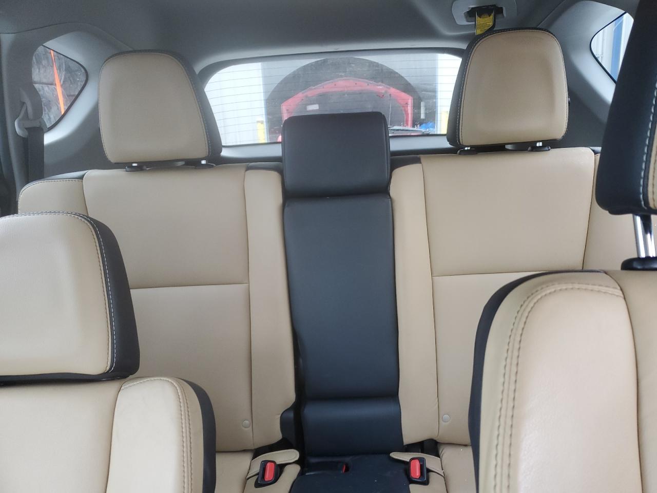 2016 Toyota RAV 4 - Image 10