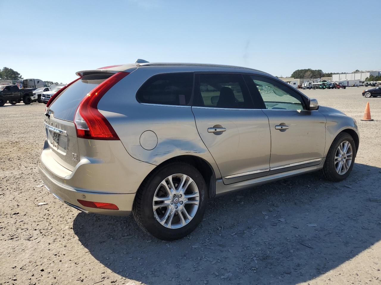 2015 Volvo XC60 - Image 3