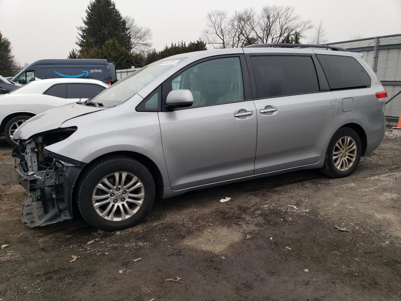 2013 Toyota Sienna - Image 1