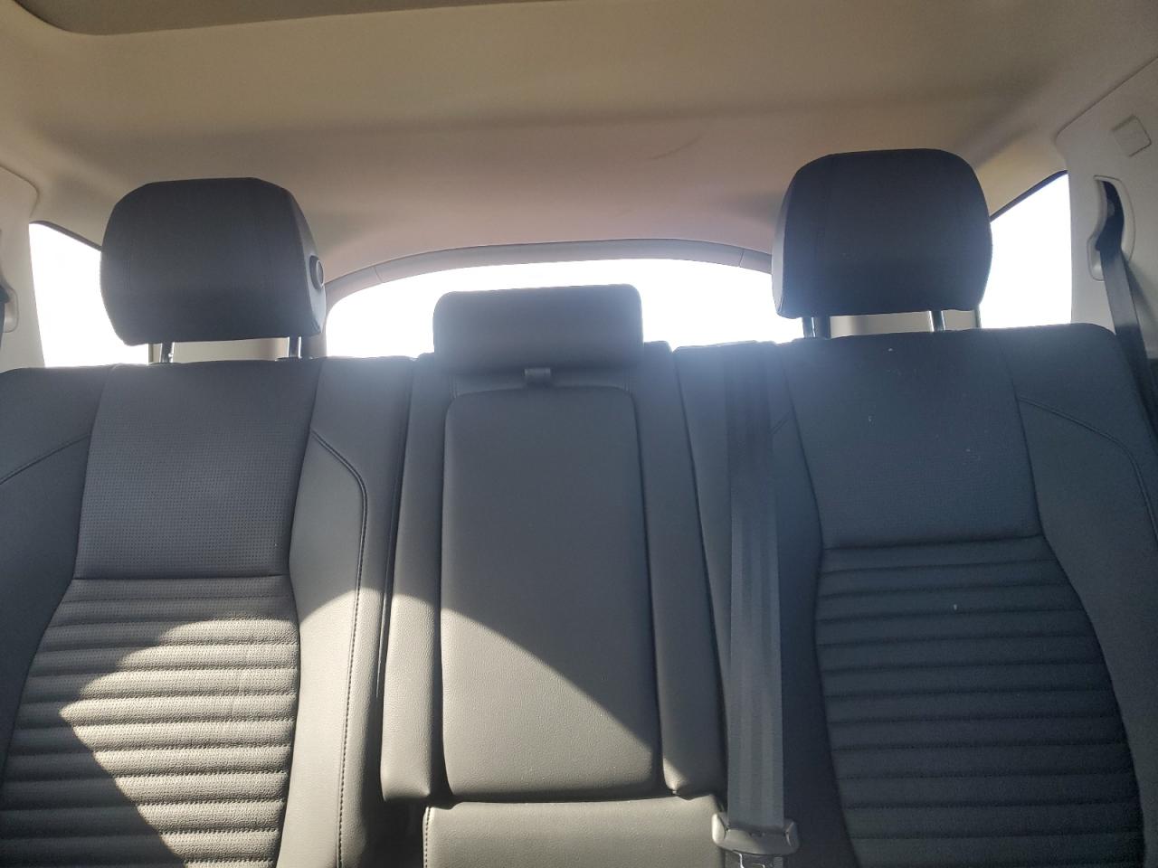 2023 Land Rover Discovery - Image 10