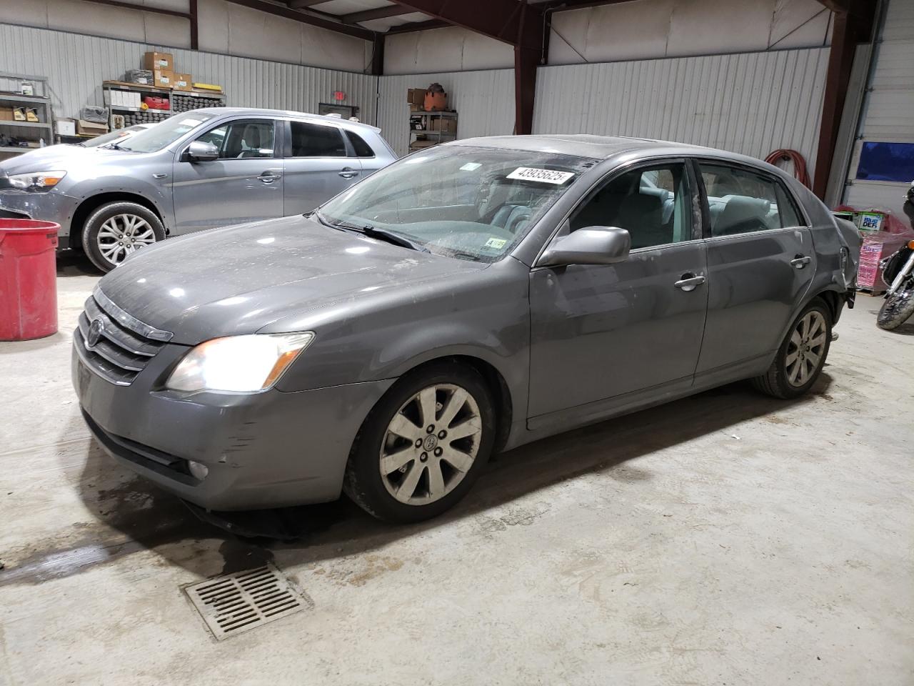 2006 Toyota Avalon - Image 1