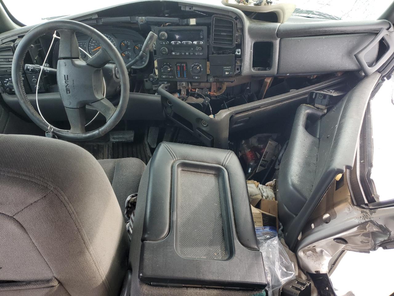 2004 GMC Sierra - Image 8