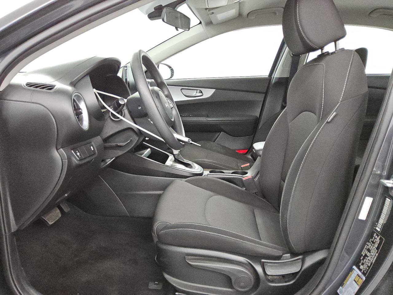 2023 Kia Forte - Image 7