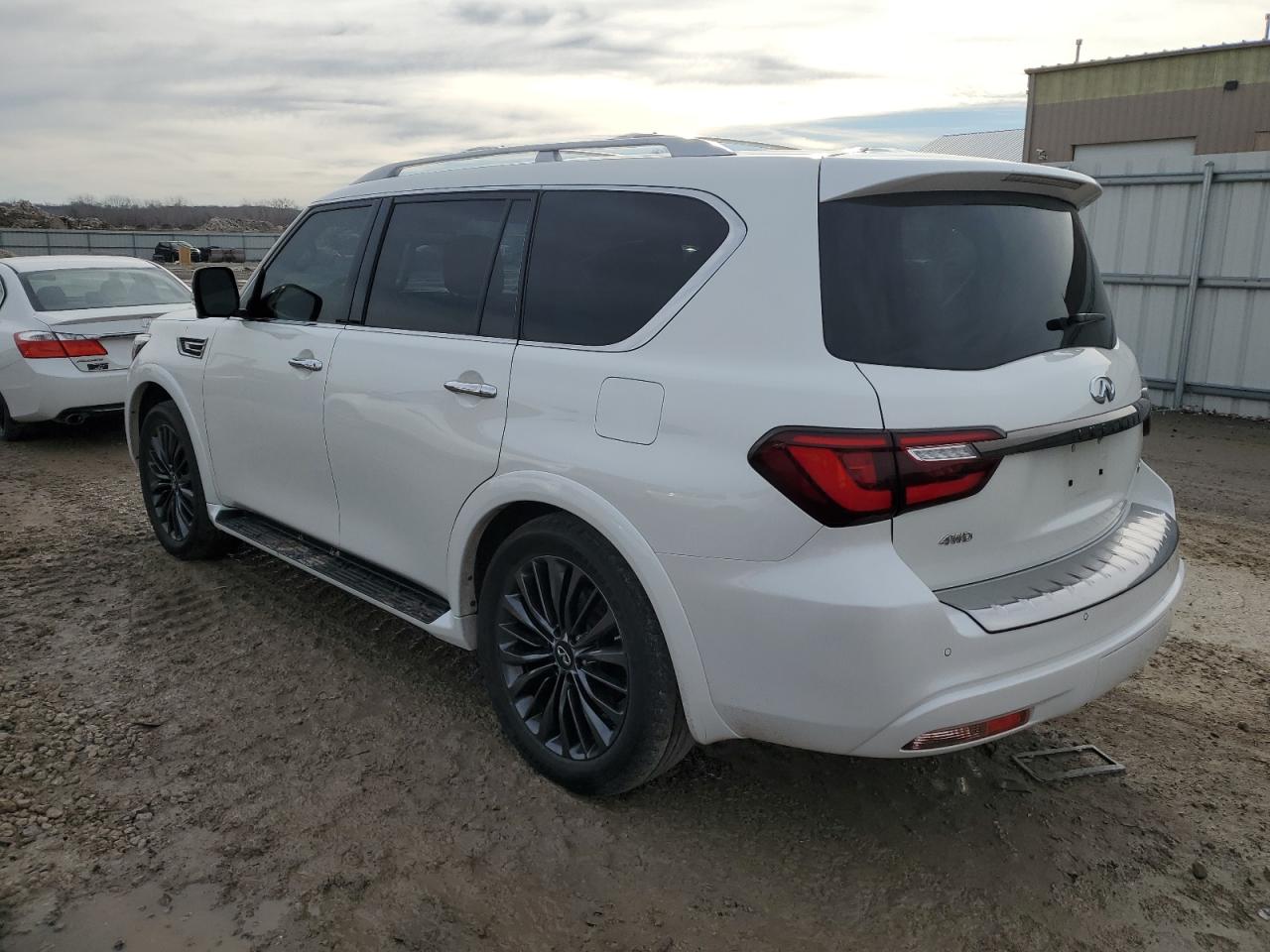 2021 Infiniti QX80 - Image 2