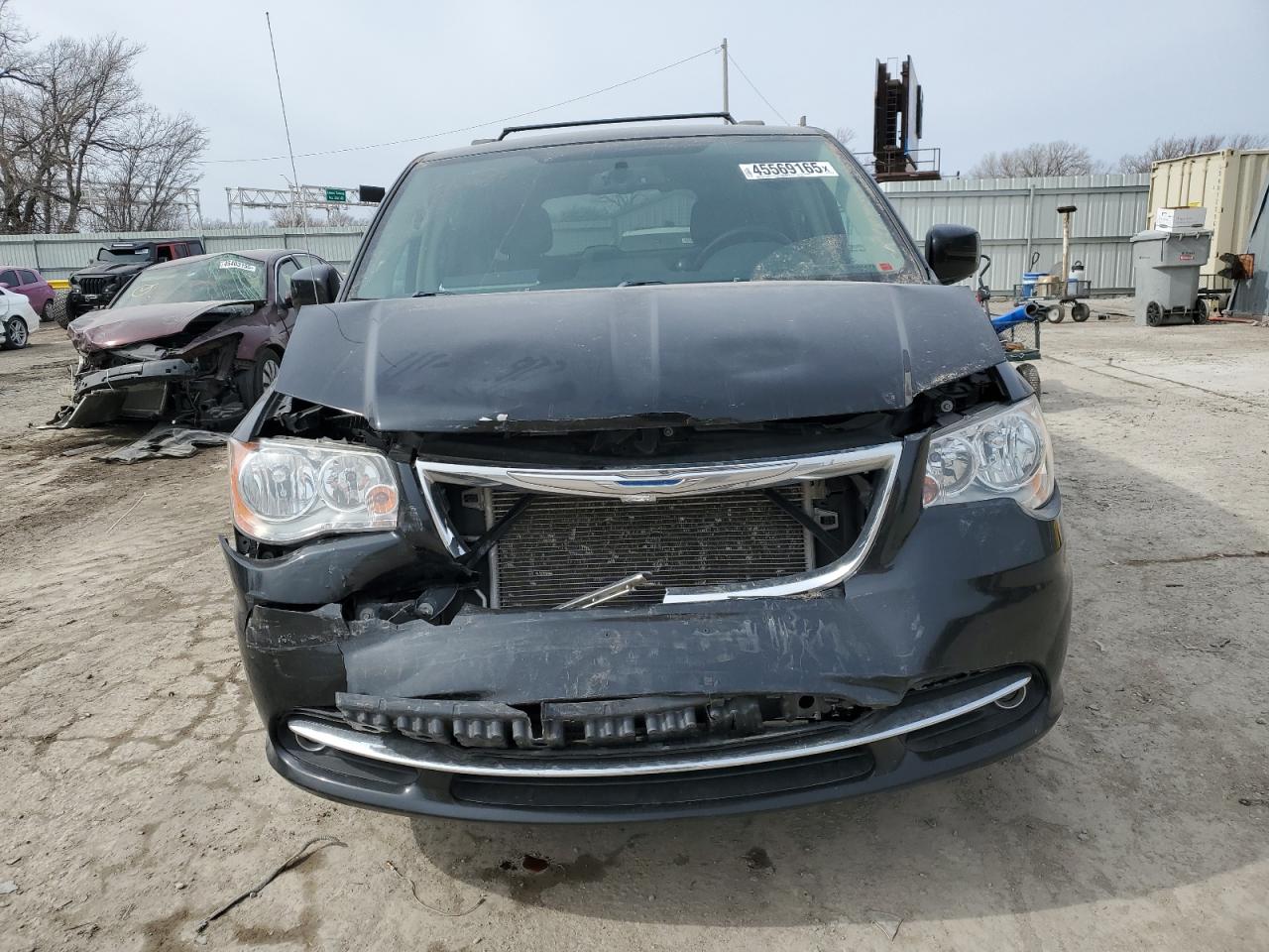2015 Chrysler Town & Country - Image 5