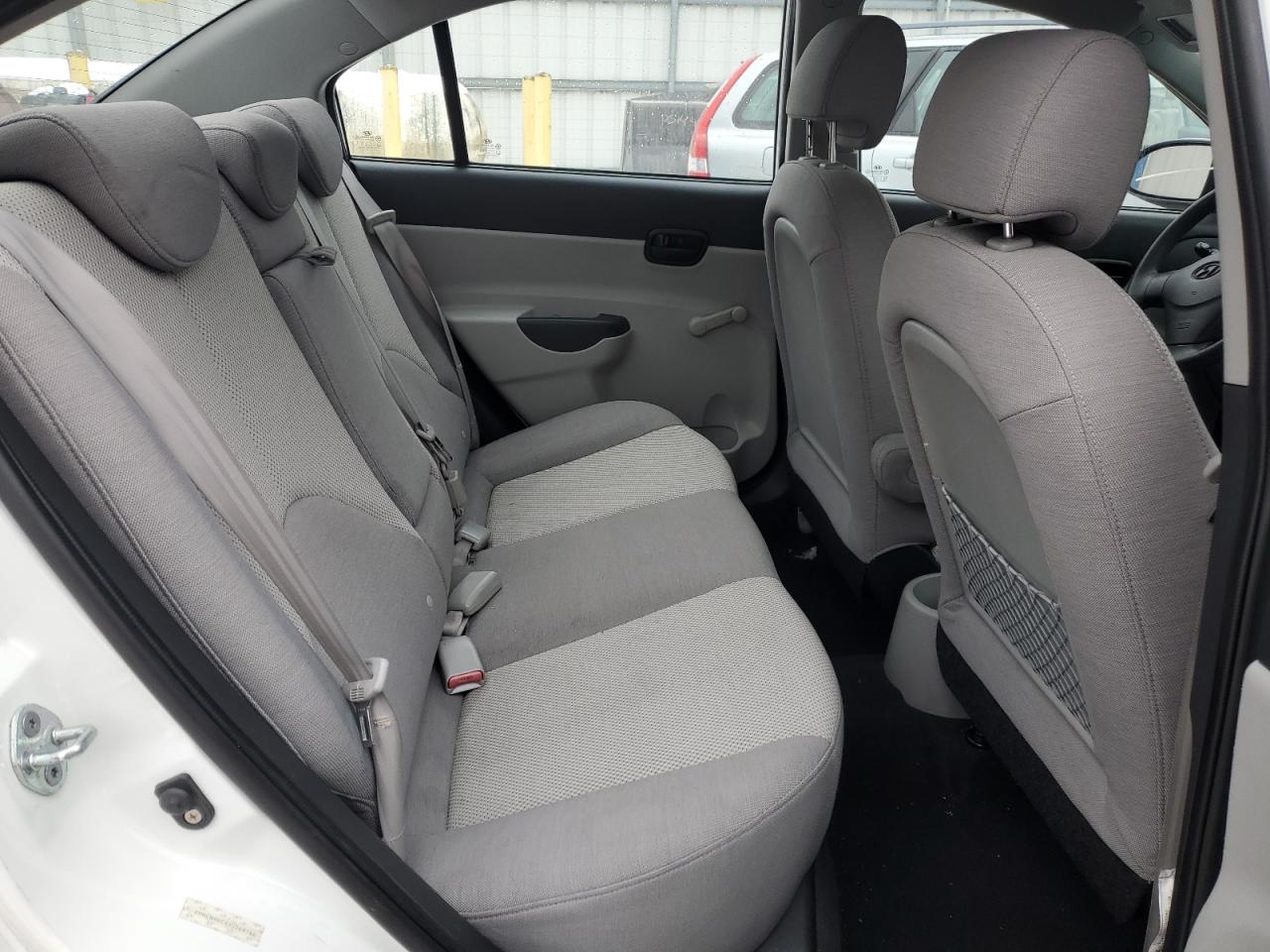 2009 Hyundai Accent - Image 10