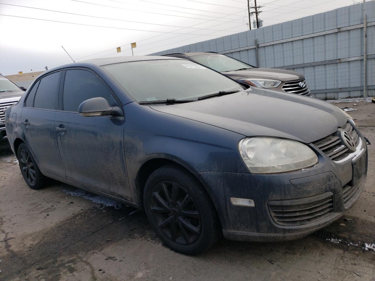 2010 Volkswagen Jetta - Image 4