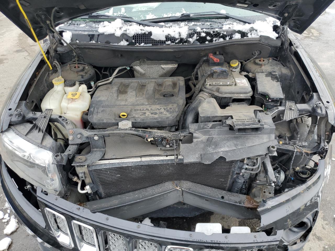 2016 Jeep Compass - Image 13