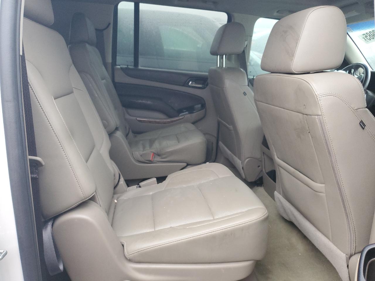 2017 Chevrolet Suburban - Image 11