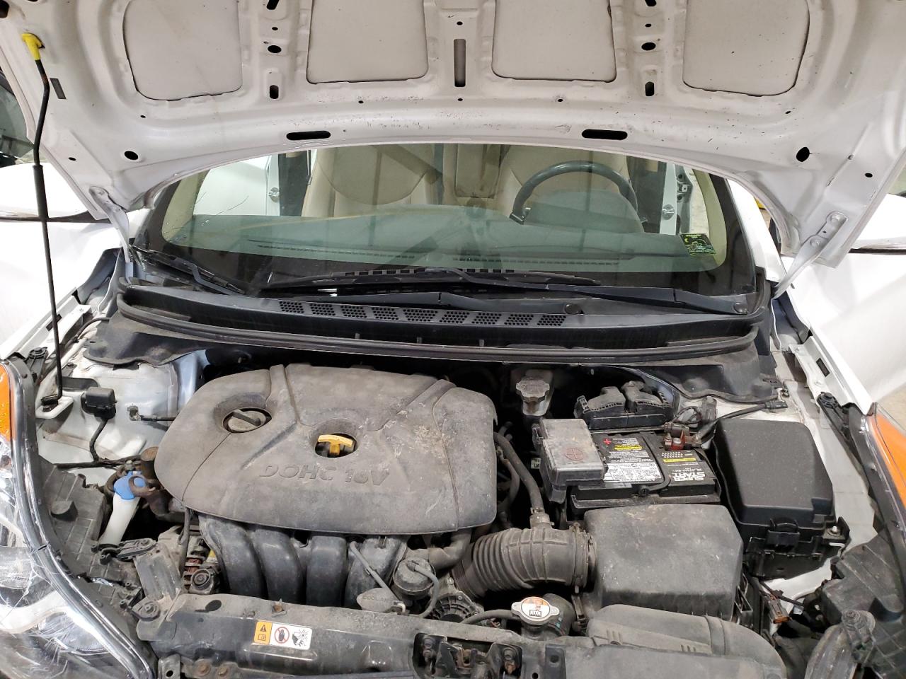 2013 Hyundai Elantra - Image 12