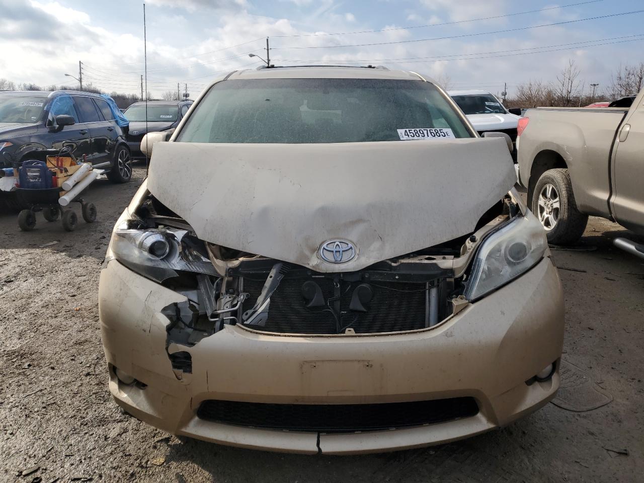 2013 Toyota Sienna - Image 5