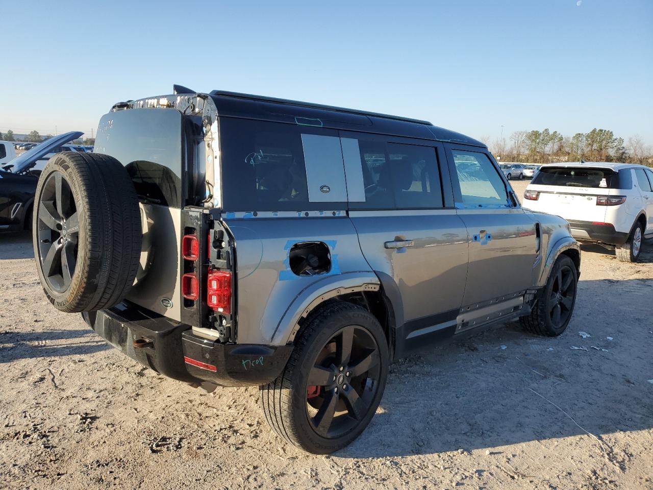 2023 Land Rover Defender - Image 3
