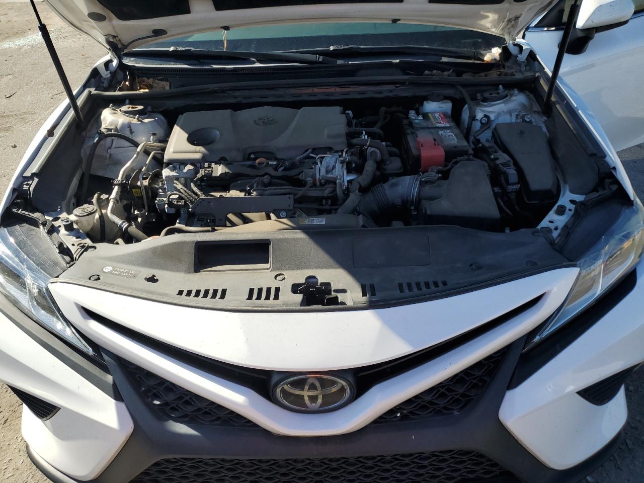 2019 Toyota Camry - Image 11