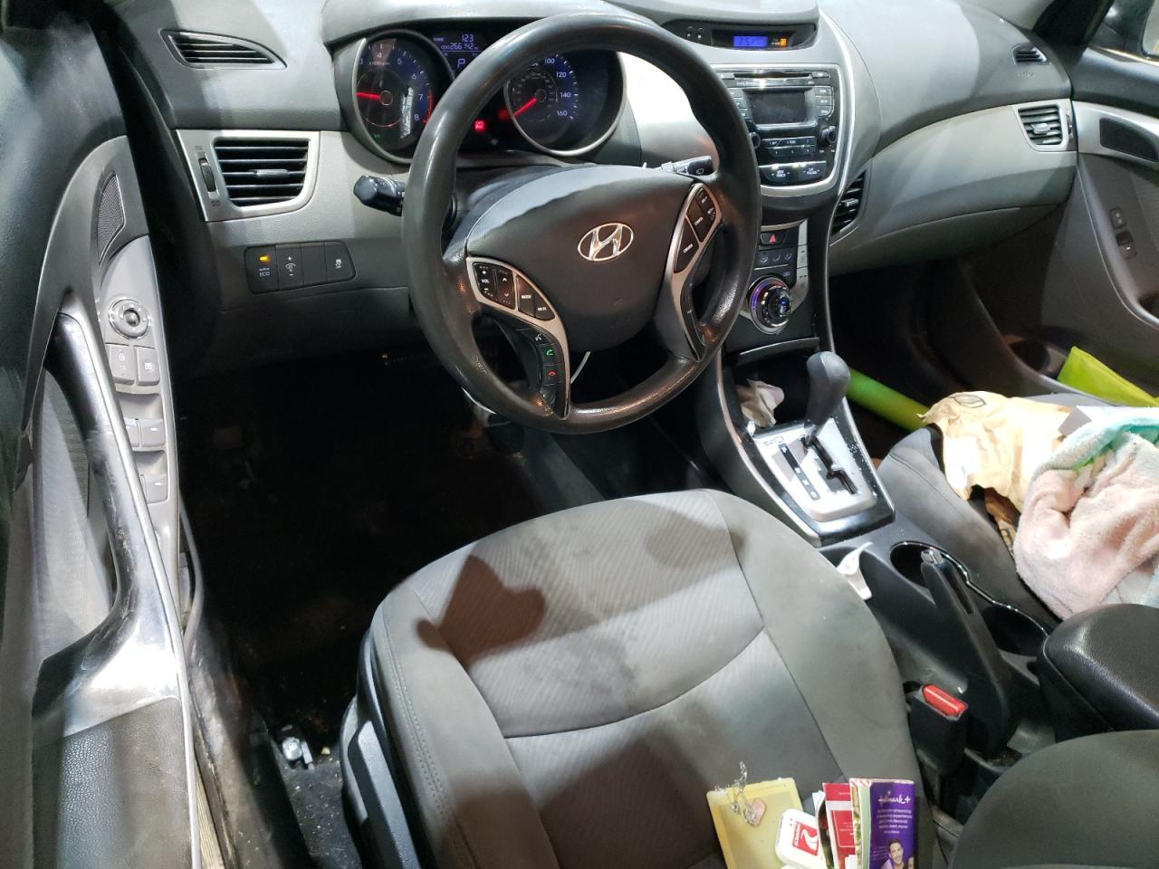 2013 Hyundai Elantra - Image 8
