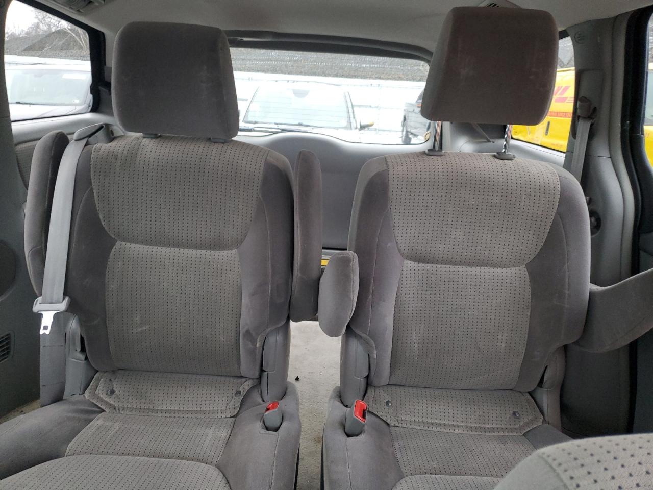 2009 Toyota Sienna - Image 11