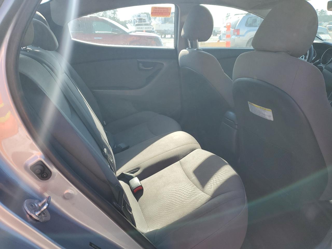2016 Hyundai Elantra - Image 10