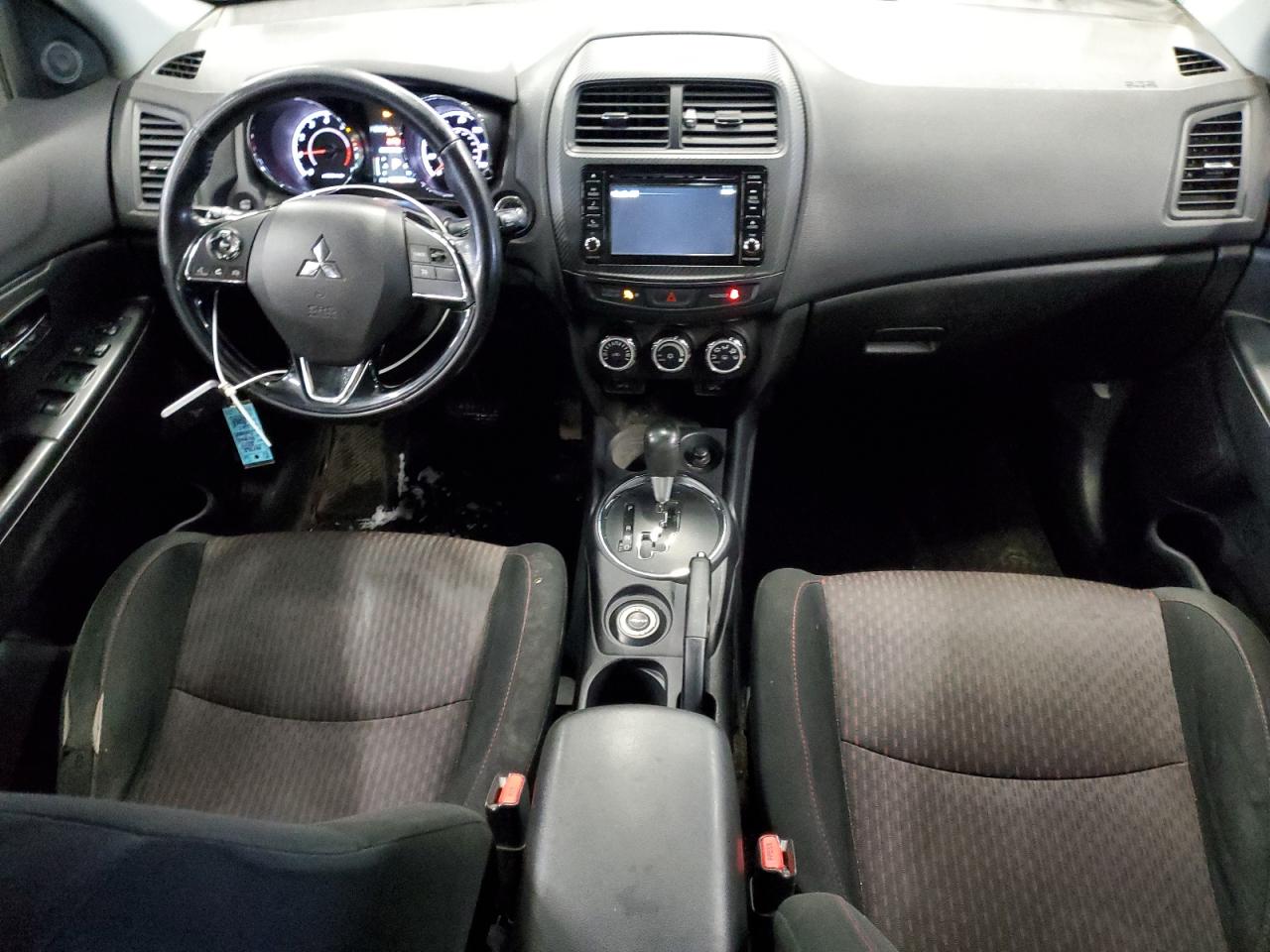 2017 Mitsubishi Outlander - Image 8