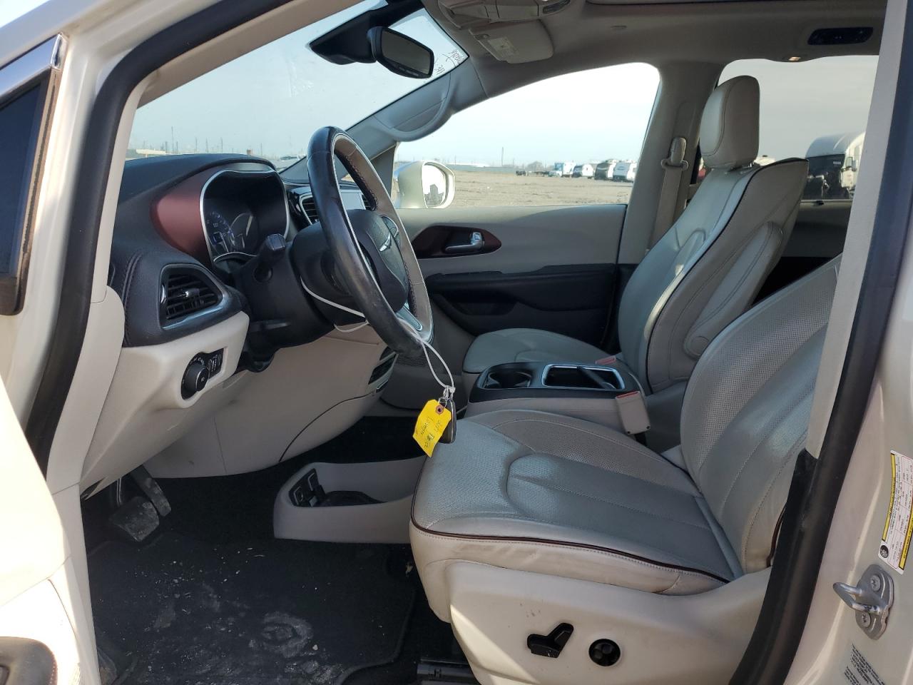 2017 Chrysler Pacifica - Image 7
