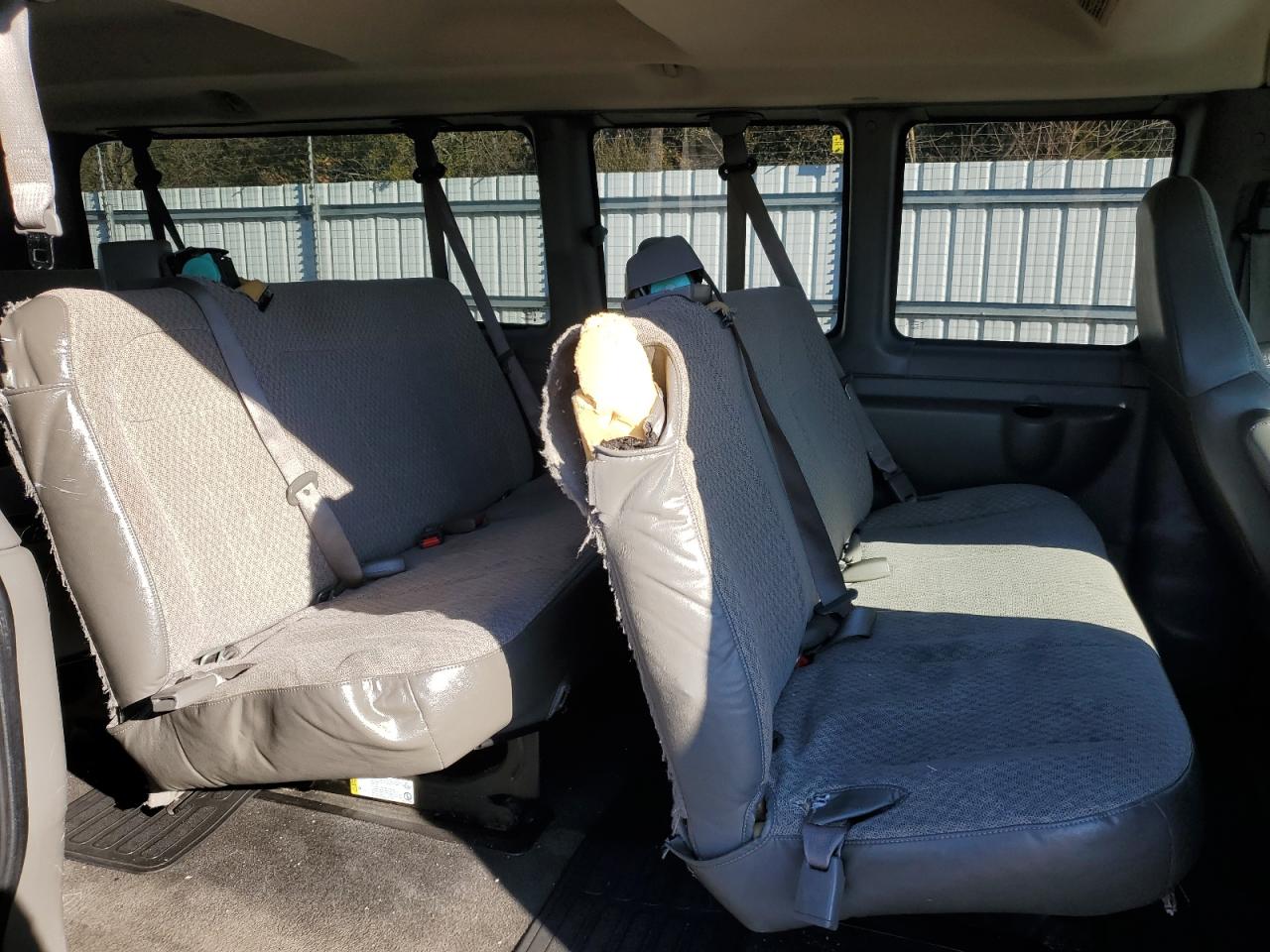 2008 GMC Savana - Image 11