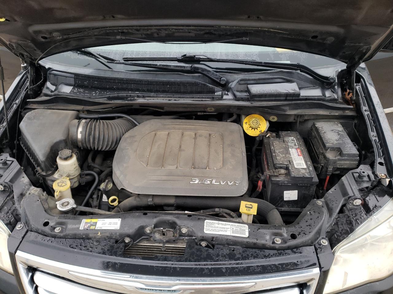 2014 Chrysler Town & Country - Image 12