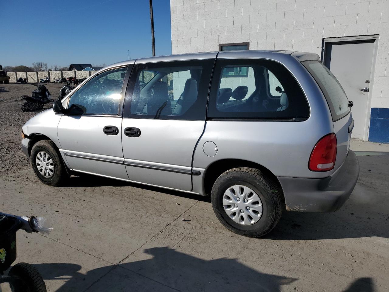 2000 Plymouth Voyager - Image 2