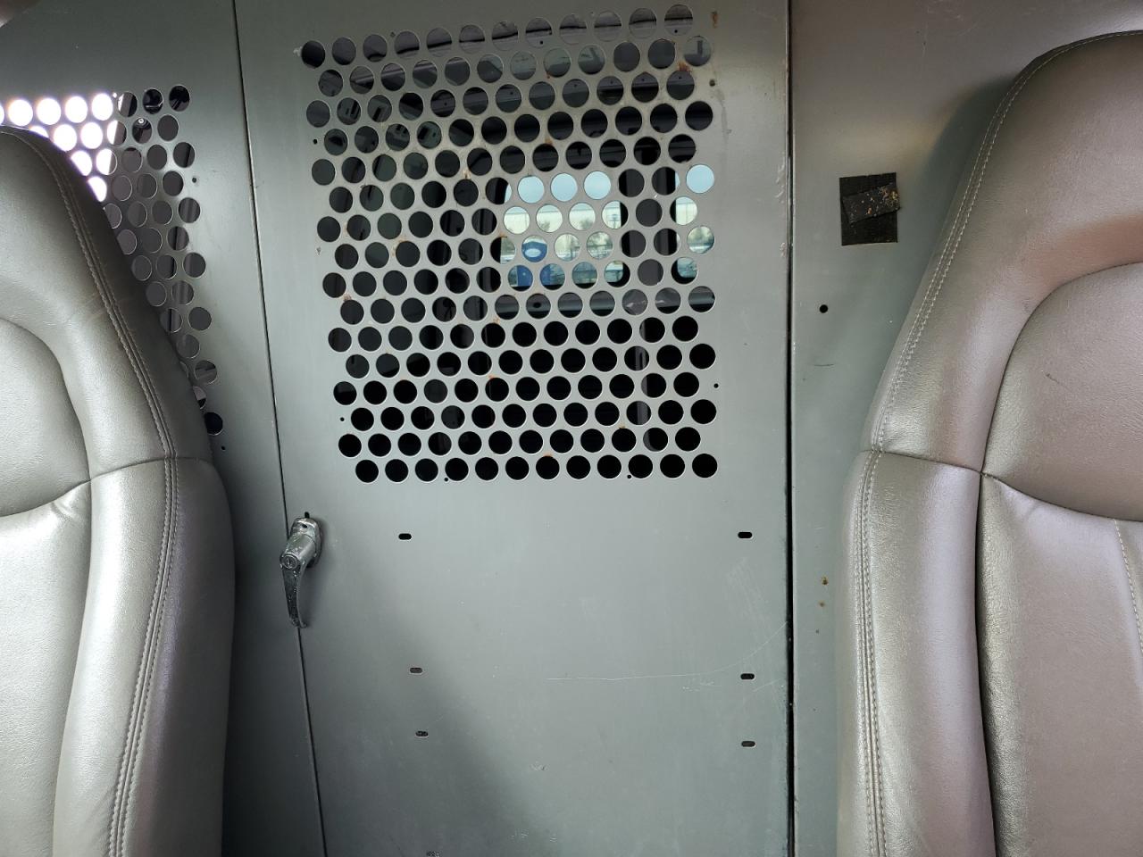 2003 Chevrolet Express - Image 10