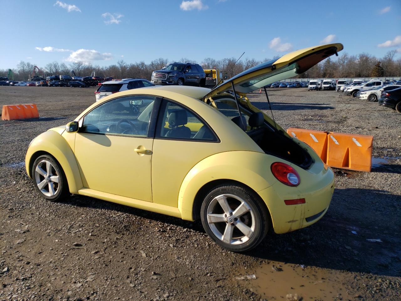 2006 Volkswagen Beetle - Image 2