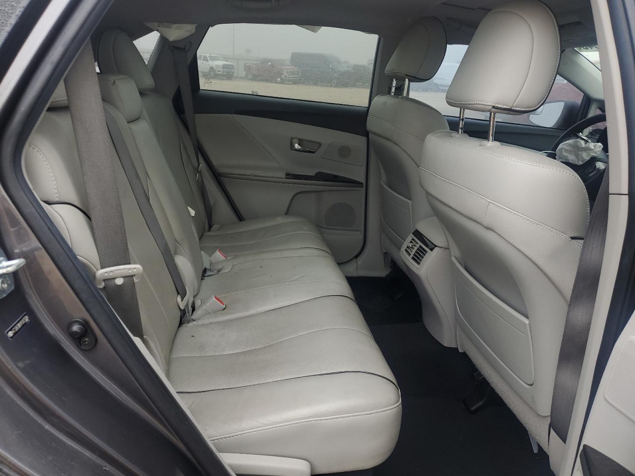 2015 Toyota Venza - Image 11