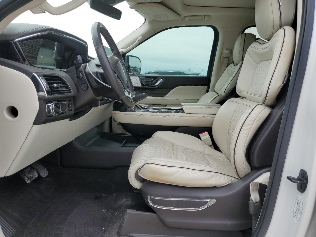 2020 Lincoln Navigator - Image 7